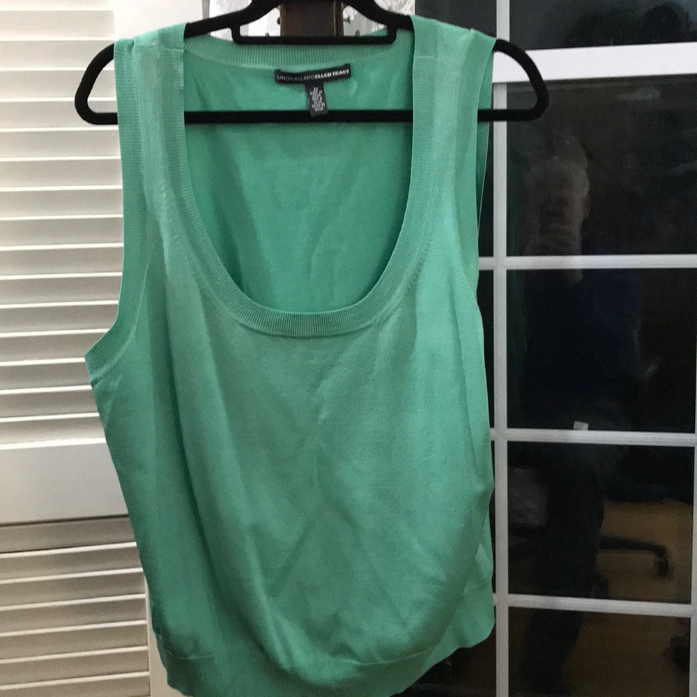 Silk, scoop neck sleeveless sweater. 3x